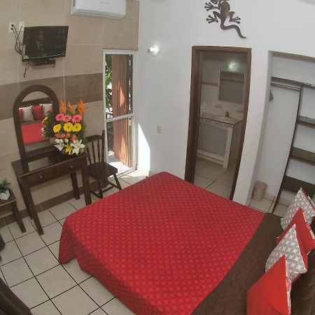 Hotel Hospedajes Del Rey Colima Exterior photo