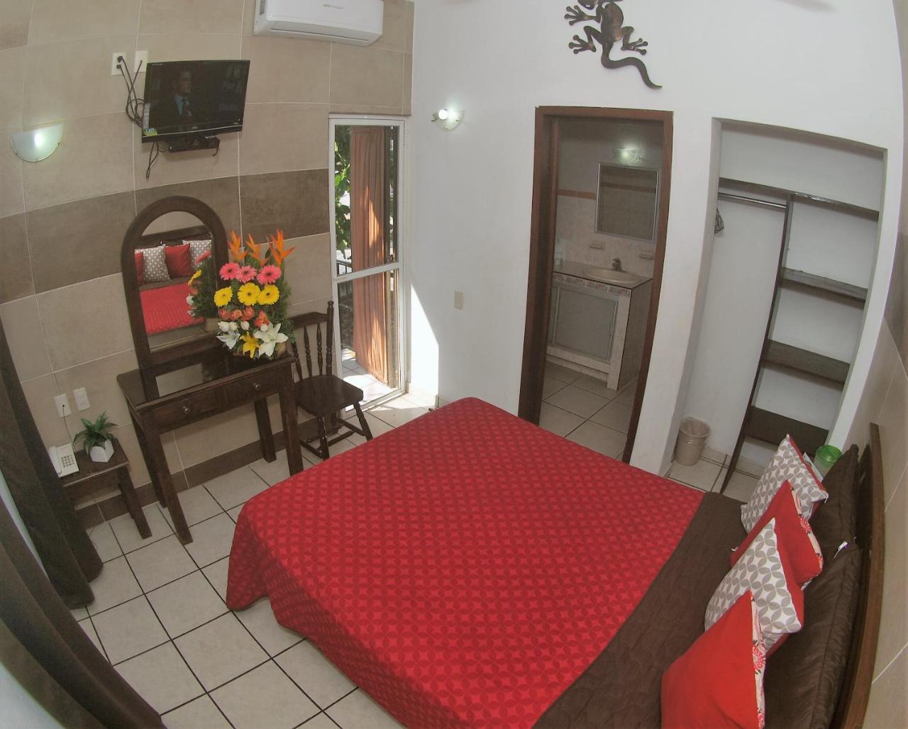Hotel Hospedajes Del Rey Colima Exterior photo