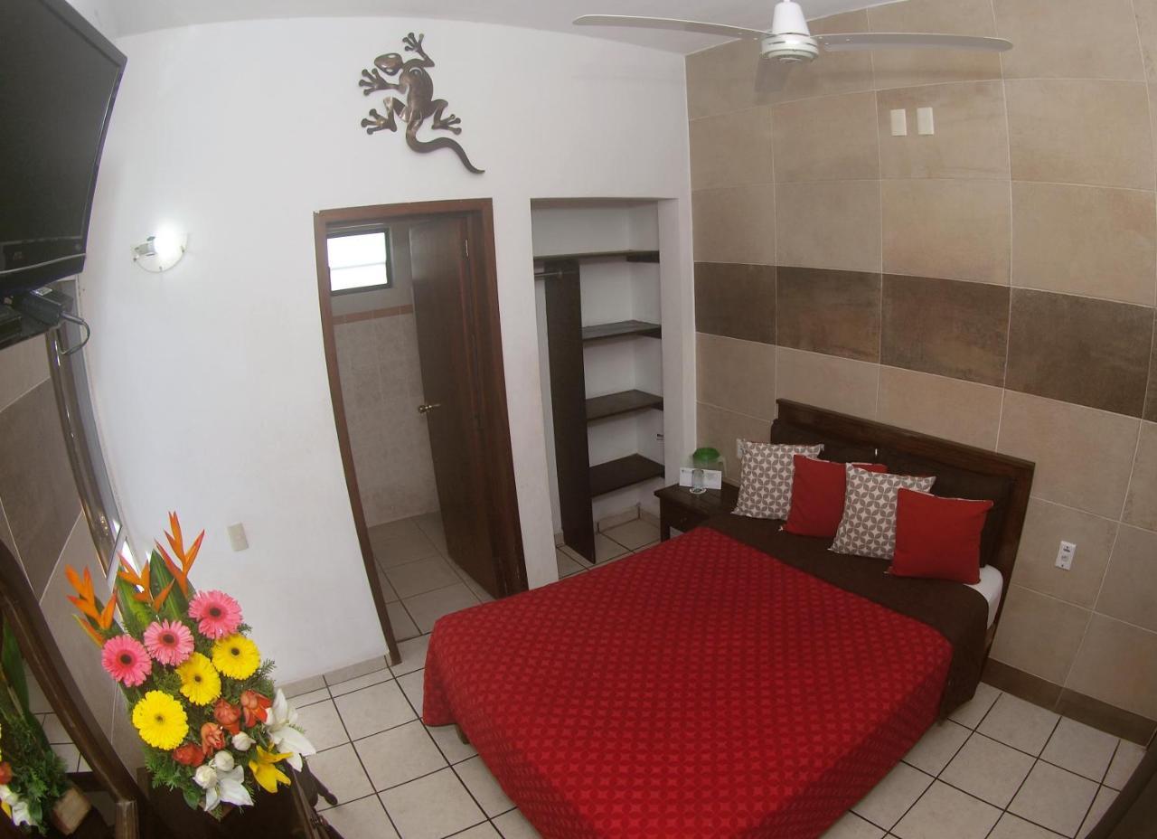 Hotel Hospedajes Del Rey Colima Exterior photo